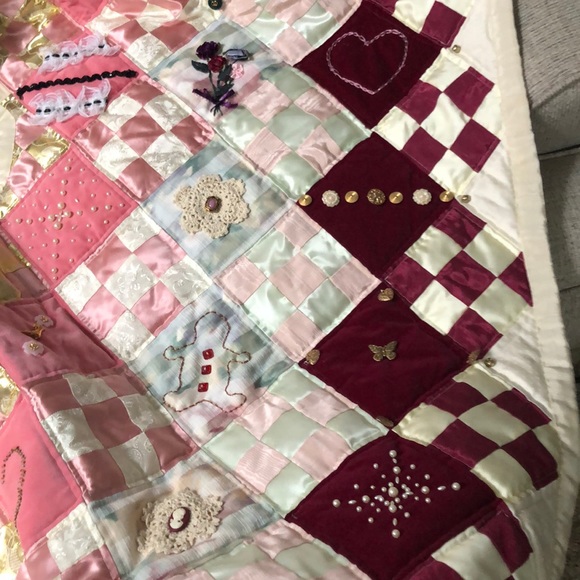 Exquisite handmade quilted vintage tree skirt - Picture 15 of 16